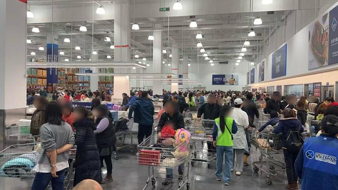 京最大山姆开业火了排队2个小时千余车位全部爆满AG真人百家家乐app楼盘销售都来“抢人”！北(图1)